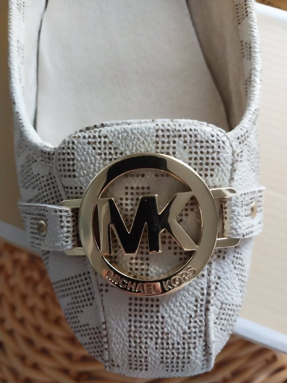 🌸Michael Kors "Fulton" Flat Shoes, Vanilla, New w/Box Size 9🌸 - Picture 3 of 5